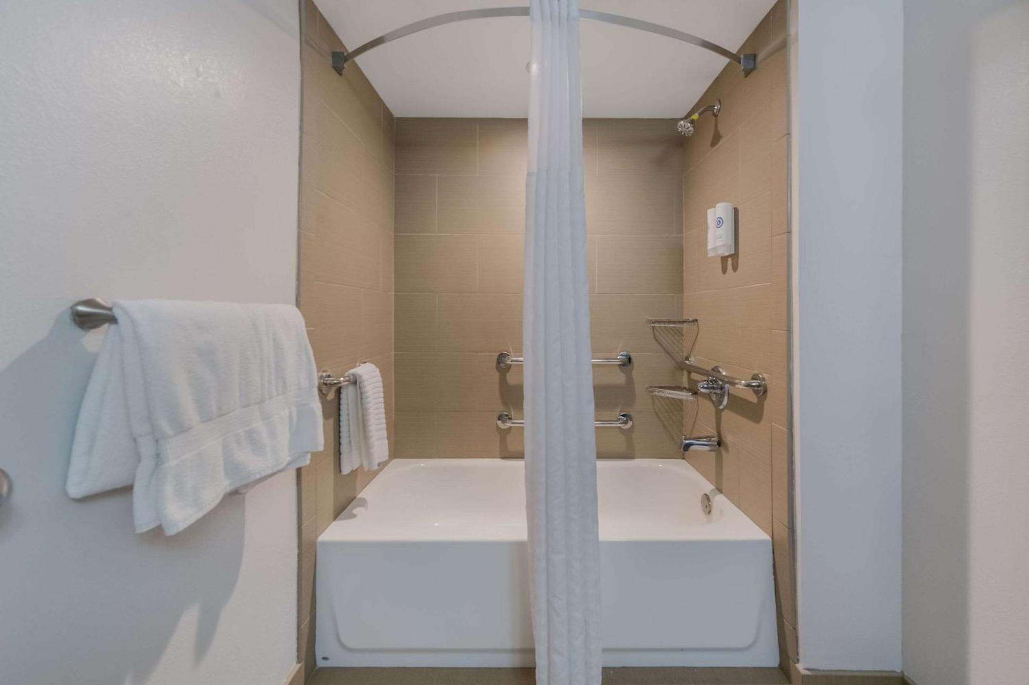 Comfort - Hampton I-64 Inn